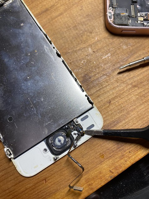 iPhone SE repair