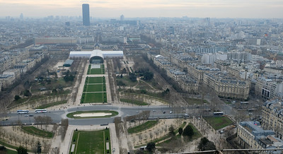 037 Eiffeltoren - Uitzicht richting Grand Palais