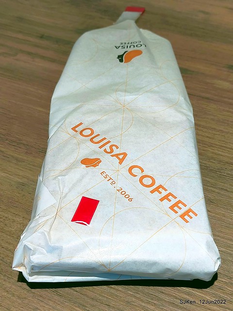 「路易莎咖啡研究院路店」(Louisa Coffee Nangang branch) , SJKen,  Taipei, Taiwan, Jun 12, 2022.