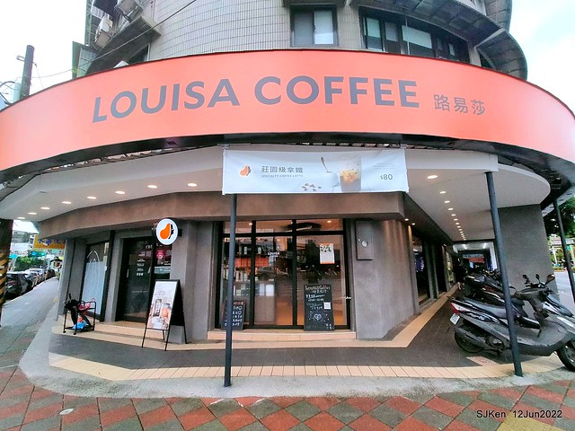 「路易莎咖啡研究院路店」(Louisa Coffee Nangang branch) , SJKen, Taipei, Taiwan, Jun 12, 2022.