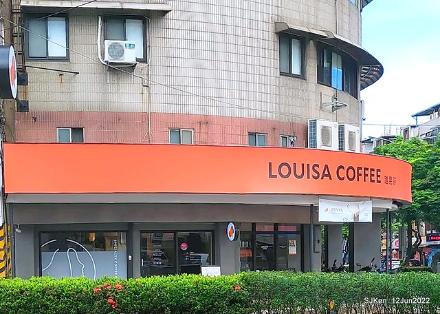 「路易莎咖啡研究院路店」(Louisa Coffee Nangang branch) , SJKen, Taipei, Taiwan, Jun 12, 2022.