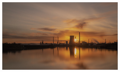 msc shipcanal canal manchestershipcanal water refinery stanlow innospec sunrise le longexposure dawn firstlight cloud clouds ellesmereport industry industrial reflection reflections nikon nisifilters cheshire