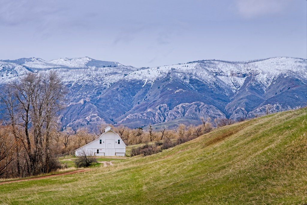 Mountains Barn 3254 B (Explored)