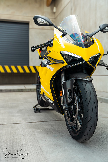 Ducati Panigale V4 Superleggera Yellow