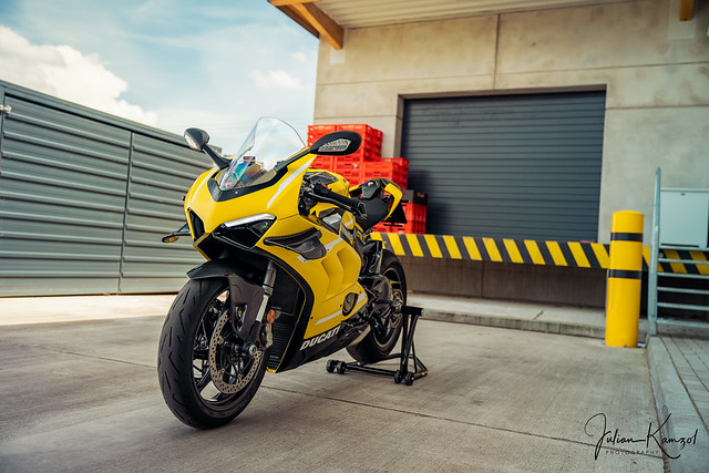 Ducati Panigale V4 Superleggera Yellow
