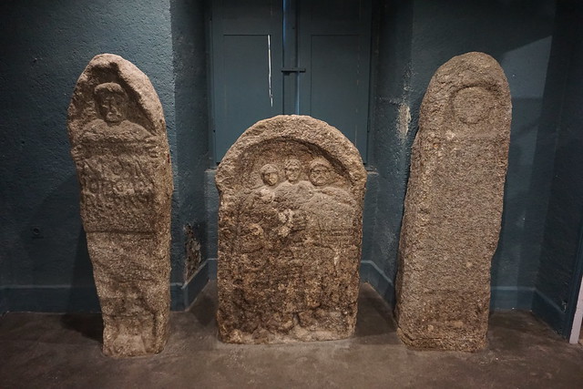 Stèles funéraires gallo-romaines