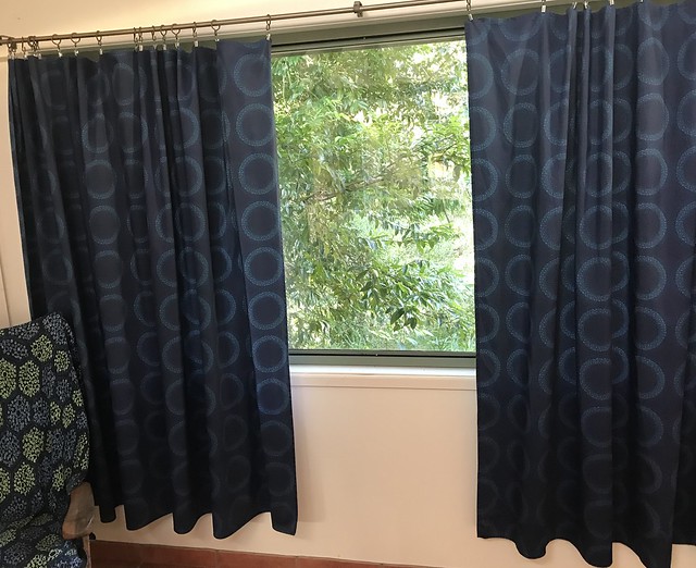 2 circle curtains