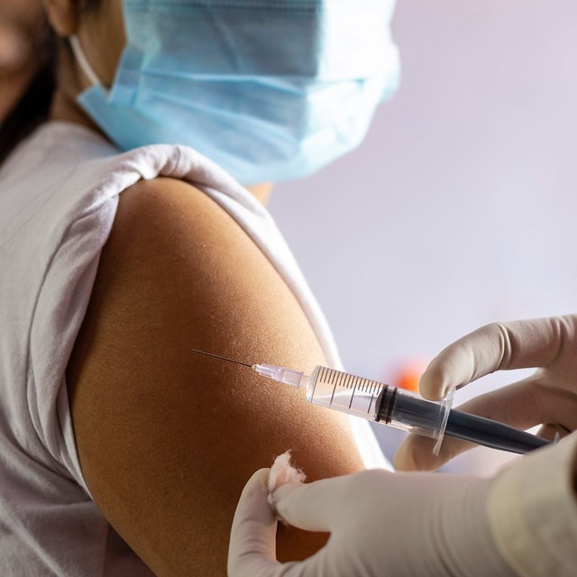 UE presiona a Pfizer para que renegocien los contratos de vacunas contra Covid-19