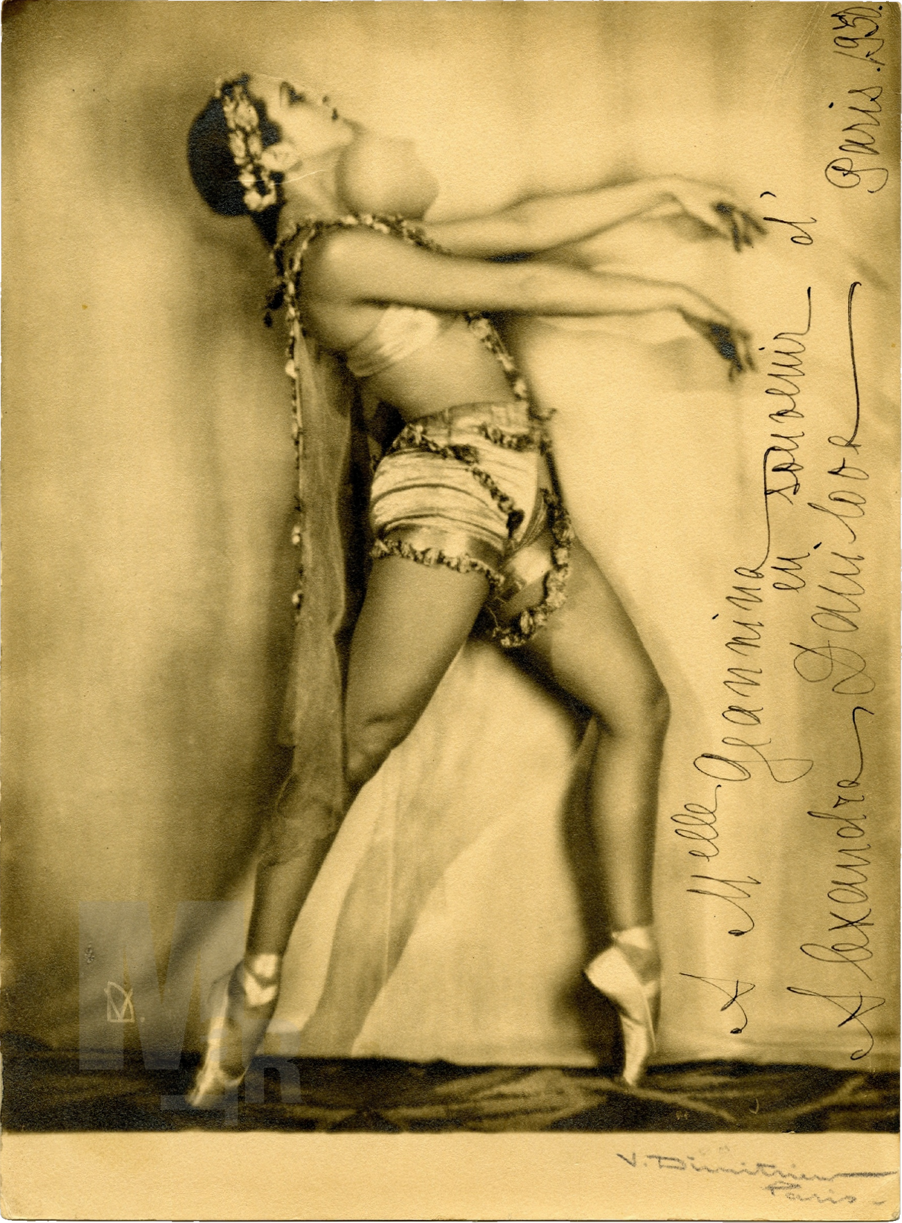 Foto di Alexandra Danilova con dedica a Giannina Censi, Parigi 1930 di V. Dimitriew. Paris, 1930 | src Mart - Fondo Giannina Censi