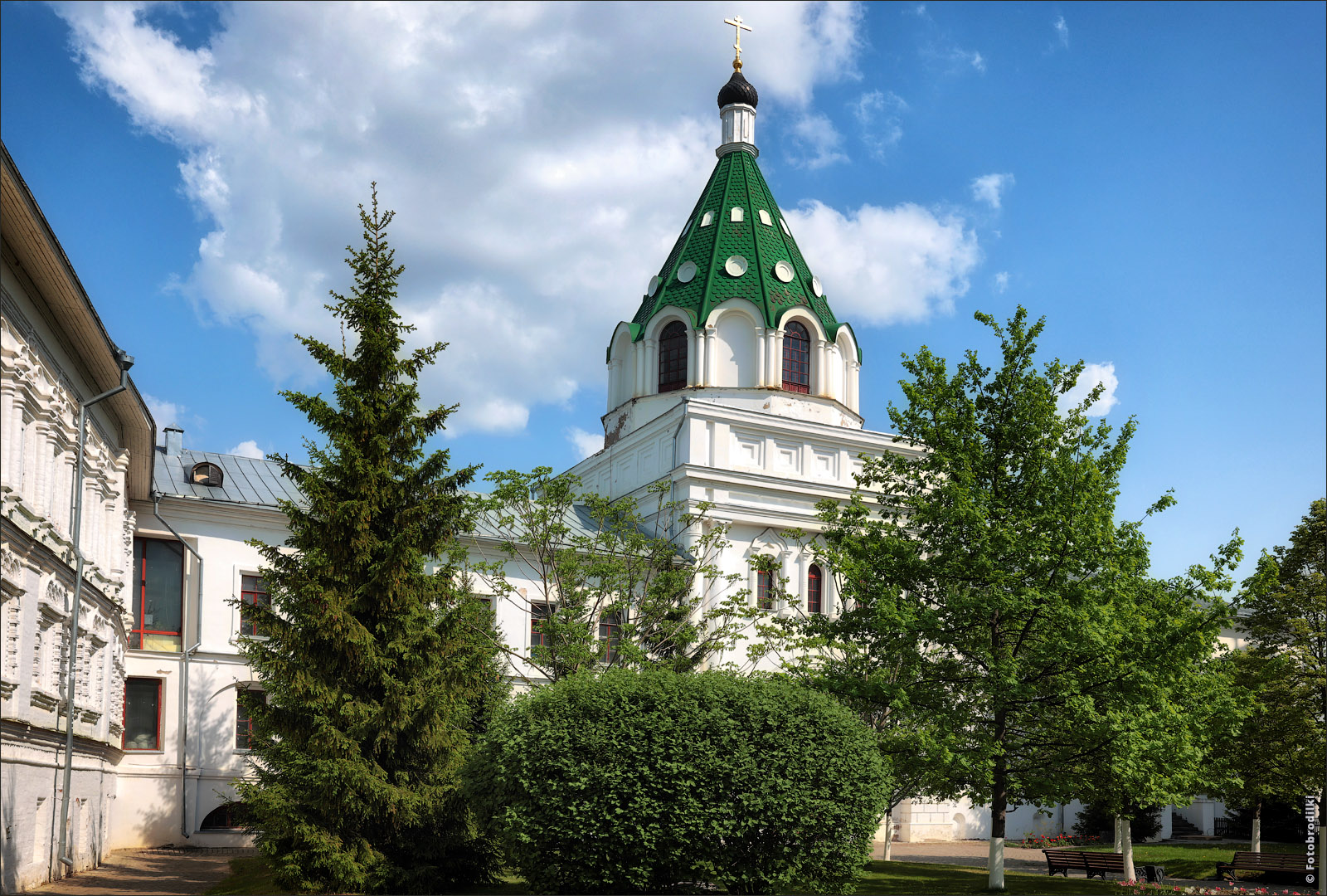 Архиерейский корпус и Святые ворота, Кострома, Россия