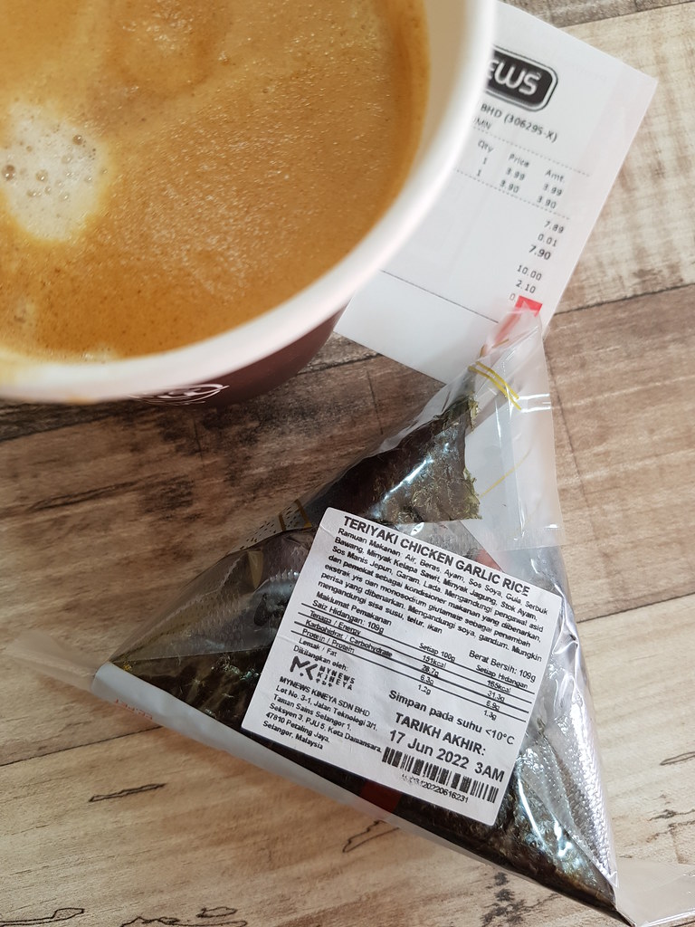 卡布奇諾 Maru Kafe Cuppuccino rm$3.99 & 照燒雞肉大蒜飯飯糰 Teriyaki Chicken Garlic Rice Onigiri rm$3.90 @ myNEWS (Maru Kafe) at PJ Phileo Damansara