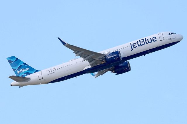 jetBlue A321NEO N4048J departing LHR/EGLL