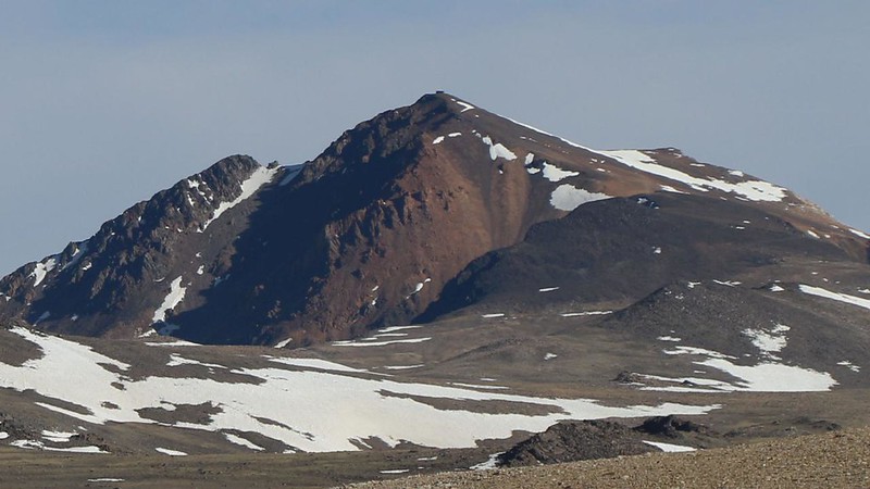 Zoomed-in view of White Mountain Peak with its Summit Hut clearly visible - yes, a jeep can drive up this fourteener