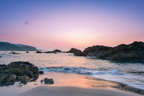 taiwan ilan toucheng waiao beach northeastcoast sunrise sun rocks lighteffect outdoors nature 台灣 宜蘭 頭城 外澳 東北角海岸 晨曦 岩石