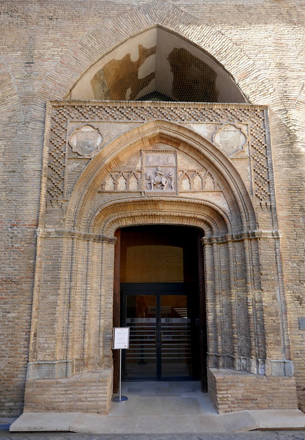 Portail mudéjar de l'église St Martin, palais de l'Aljafería, Saragosse, Aragon, Espagne.