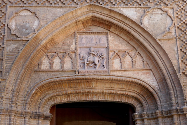 Tympan et alfiz (XIVe siècle), église St Martin, palais de l'Aljafería, Saragosse, Aragon, Espagne.