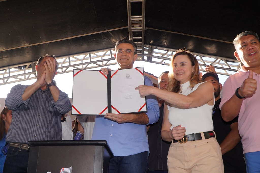 Assinatura de OS para recuperação da estrada do Jaceguava em Embu Guaçu
