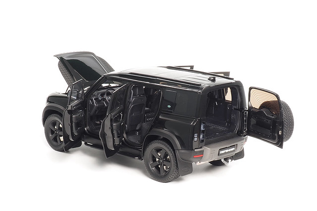 Almost Real 1 18 Land Rover Defender 110 2020 (7)