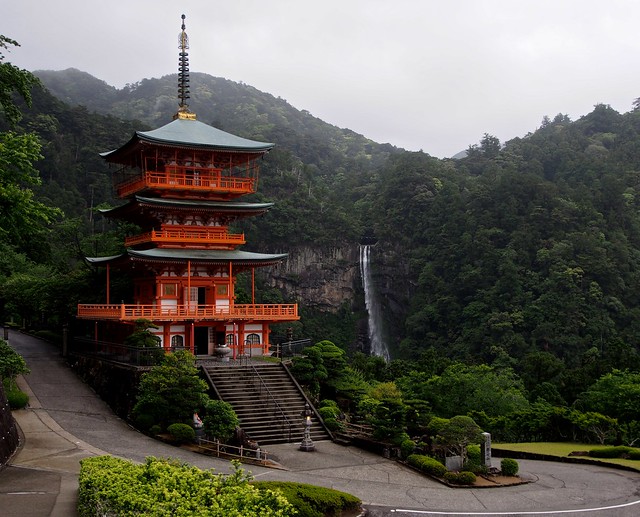 The pagoda of Seigantoji and the Nachi no Taki waterfall