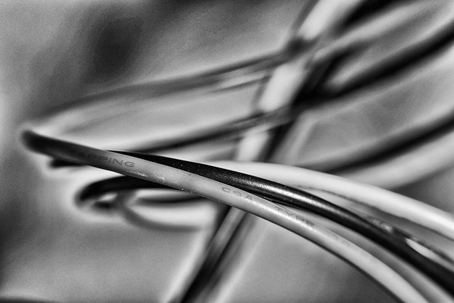 Flexible Kabel – Industrie Produkt Schwarz Weiß Makro Kunst Fotografie