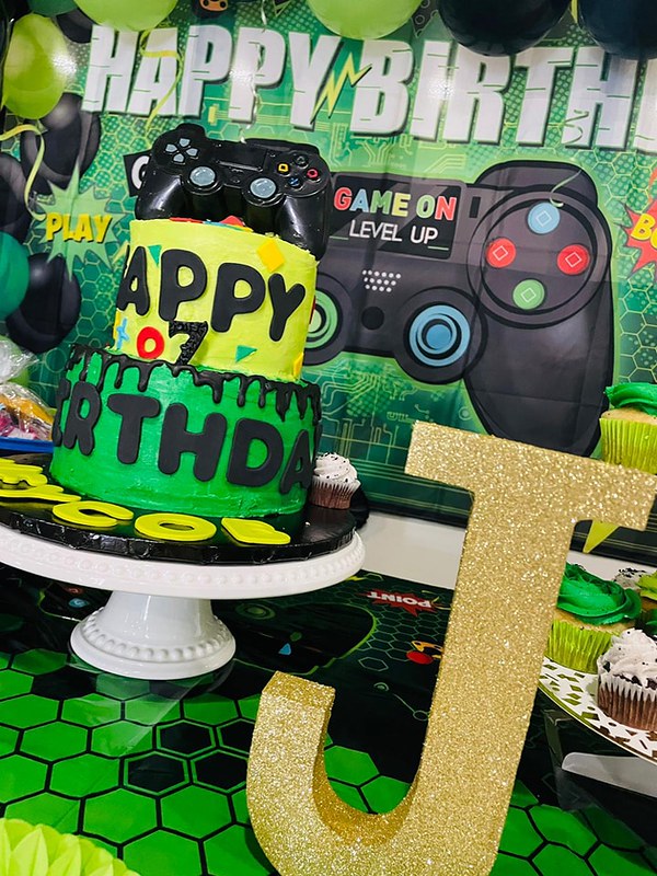 Gamer Theme Birthday Cake from Sweet Bites by Jenn