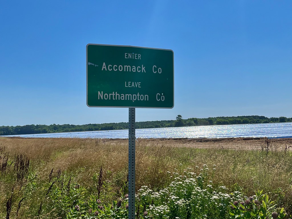 Accomack - Northampton County Line. Photo by howderfamily.com; (CC BY-NC-SA 2.0)