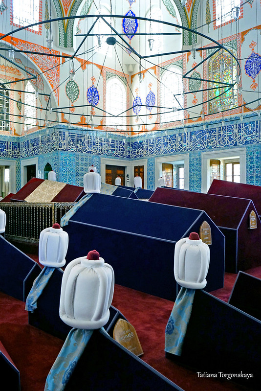 Захоронения в тюрбе Хатидже Турхан-султан