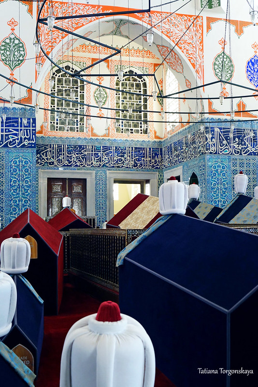 Внутри тюрбе Турхан-султан