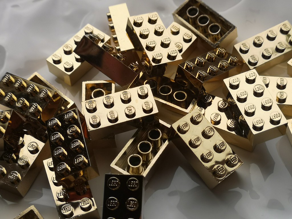 Will this reflective gold guy sunfade? : r/lego
