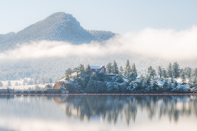 A cold morning at Lake Estes after a nightlong snow shower