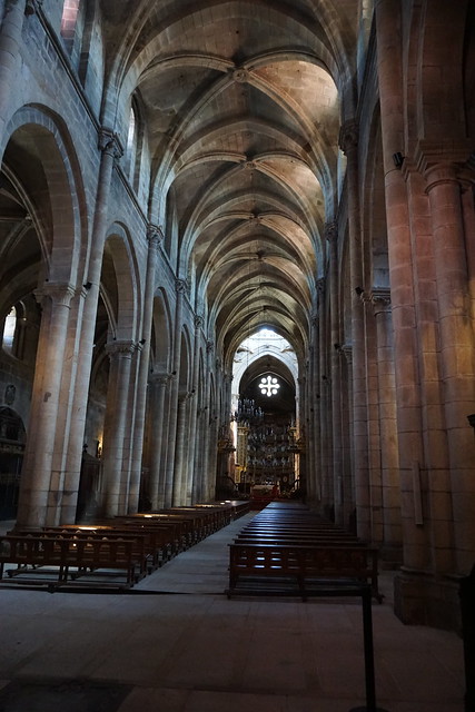 Cathédrale Saint-Martin, Ourense : Vue intérieure