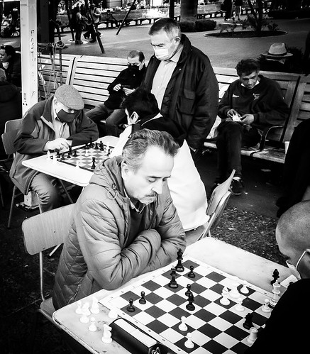chess game gameday park people players boardgame santiago chile central city cityview citylife cityviews urban urbanlife “urbanphotography” peopleonstreets peoplephotographing streetpeople randompeople streets streetsphotography streetview streetlife fuji fujifilm x70 chilling amateur amateurphotography amateurphotographing