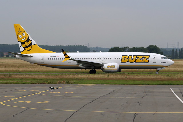 SP-RZH Boeing B737-8MAX 200 BUZZ (by Ryanair Sun) LIL