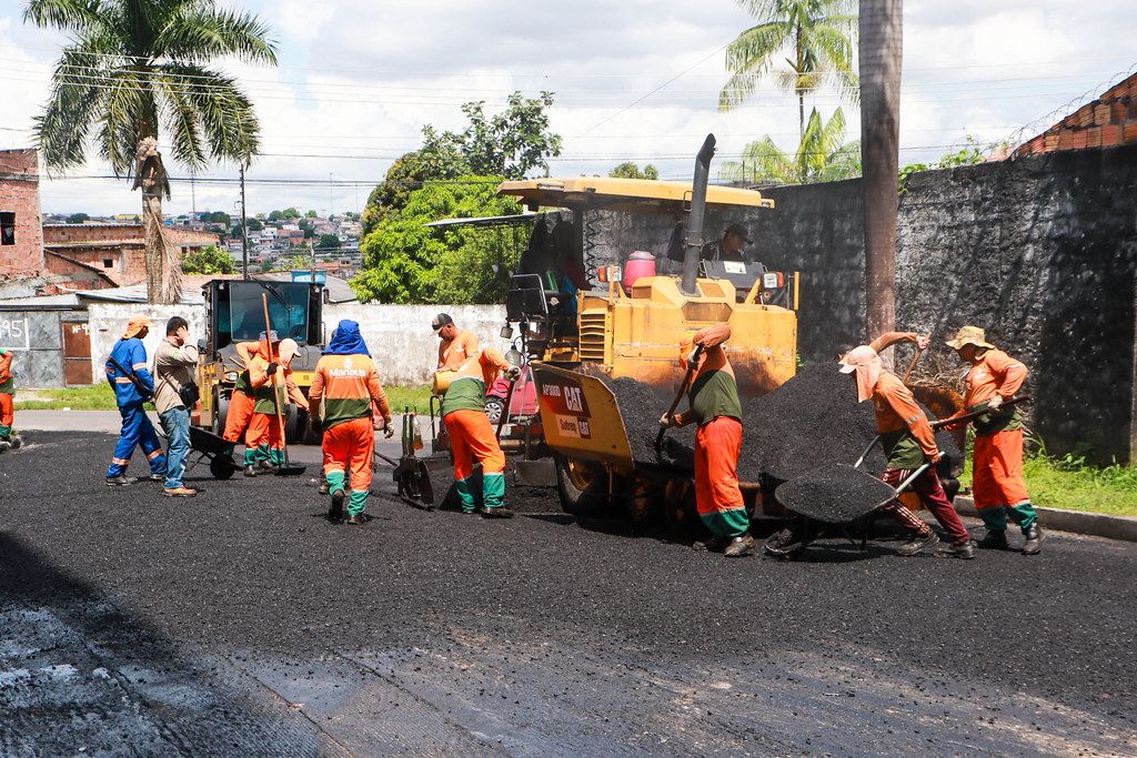 21.06.22 – Prefeitura de Manaus avança com asfalto no bairro Tancredo Neves