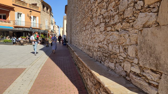Long Stone Bench (Es pedrís llarg) - Placa de la Vila - Begur, Catalunya