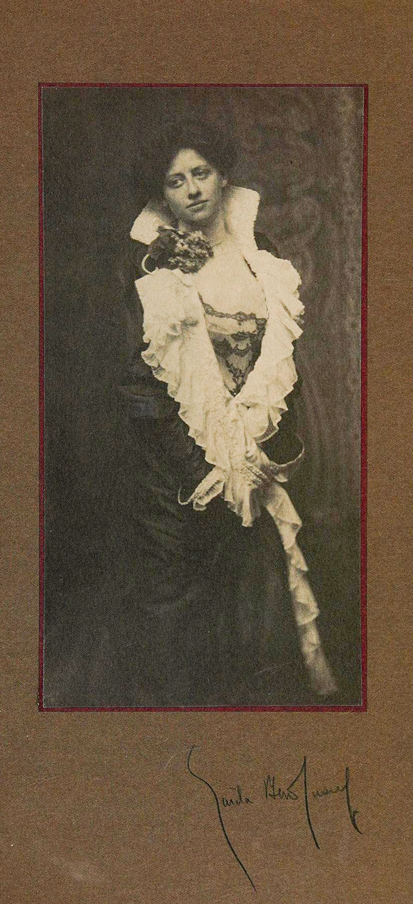 Zaida Ben Yusuf :: Portrait of Miss S., ca. 1899-1900. Platinum Print. | src internet archive