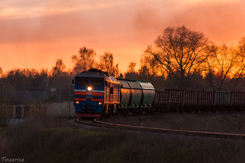 Freight diesel locomotive 2TE116, Daugavpils, Latvia, 2016 by Touarise, latvia train dieseltrain evening sunset transport locomotive railway ldz diesellocomotive railroad r