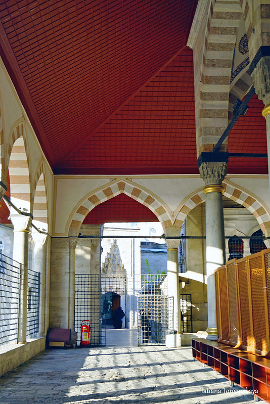 Вид в сторону медресе Михримах-султан