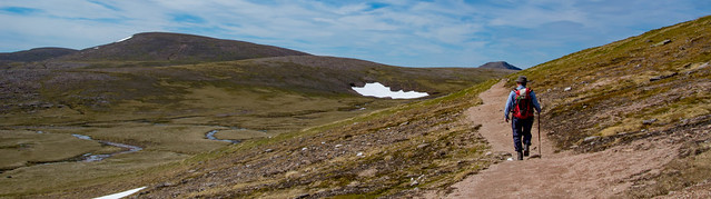 Lovely flattish path across the plateau.Beinn Macdui on left