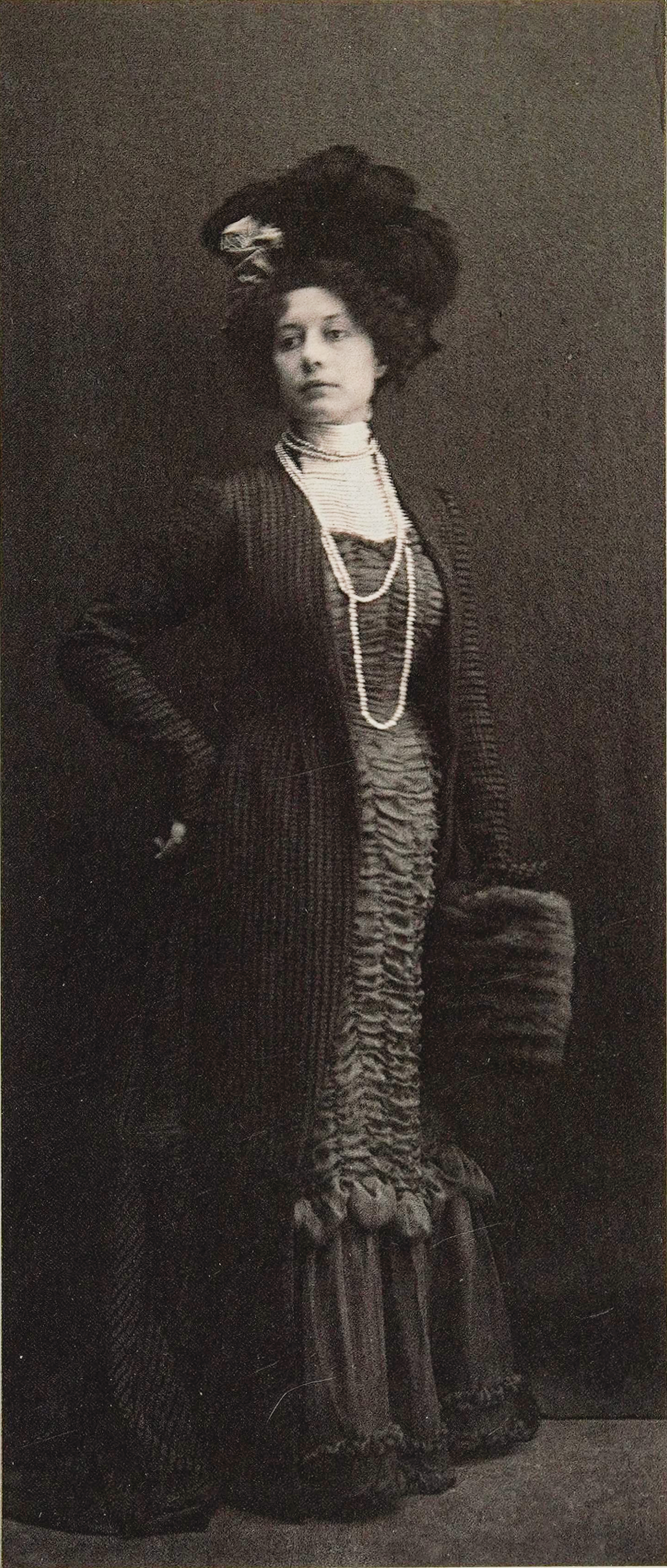Portrait of Miss Ben-Yusuf. Zaida Ben-Yusuf. Platinum print,1898. NMAH, Behring Center, Smithsonian Institution via IA