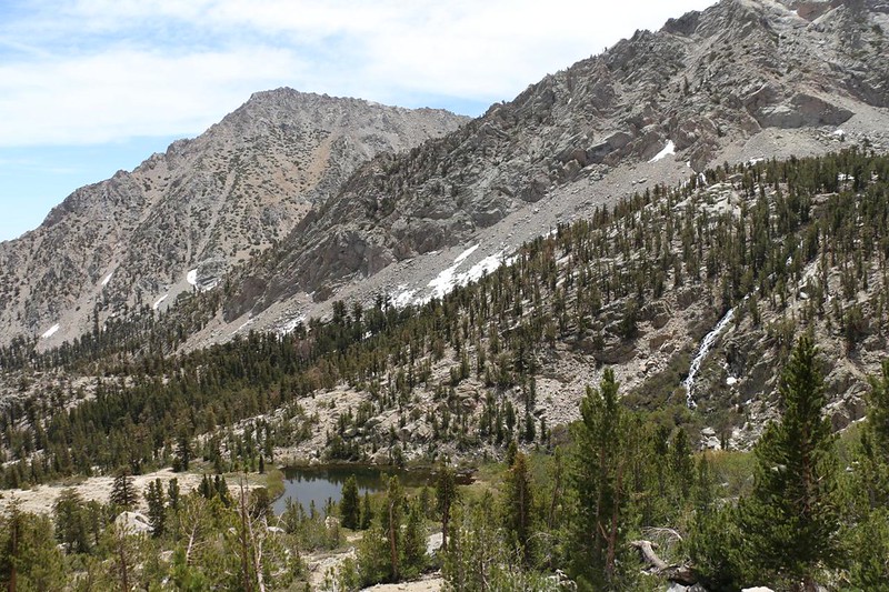 Independence Peak (11742 feet elevation, left) and Little Pothole Lake from the Kearsarge Pass Trail