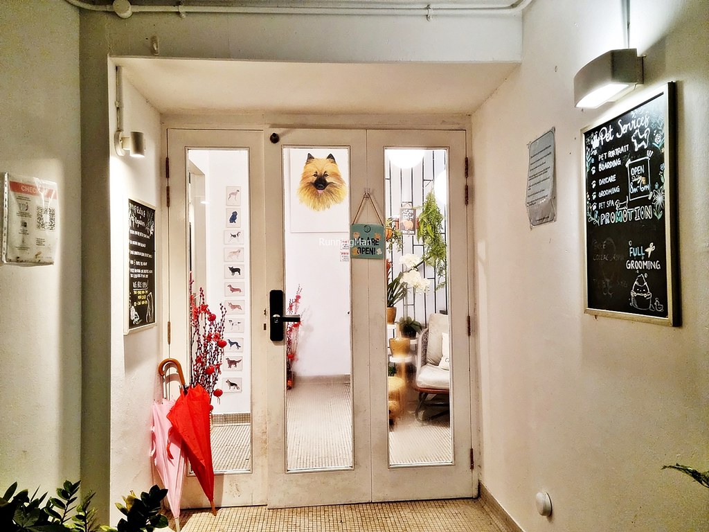 Chow Cute Cafe Entrance