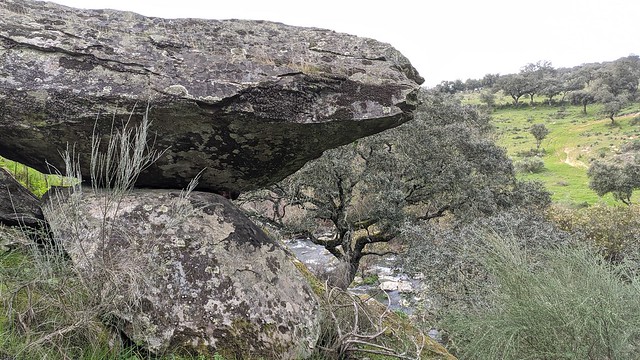 Piedra caballera en Arroyo de Moriano, Higuera la Real, España.