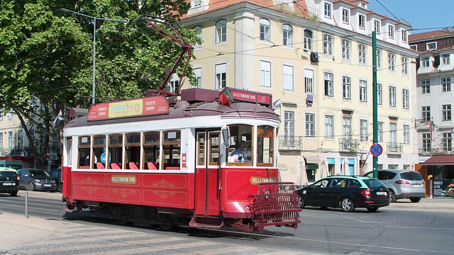 Tourist tram no.5 on Avenida Ribeira das Naus