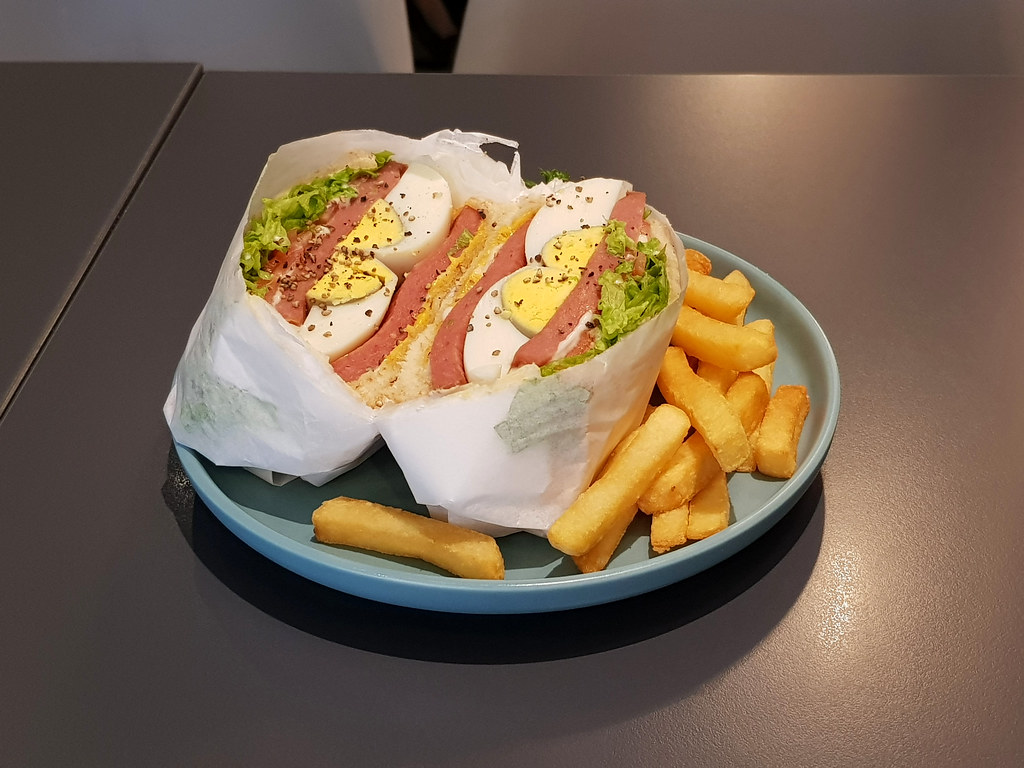午餐肉雞蛋三明治 Egg w/Spam sandwich w/Fries rm$16.90 @ 約一週 Time-Off Cafe USJ10
