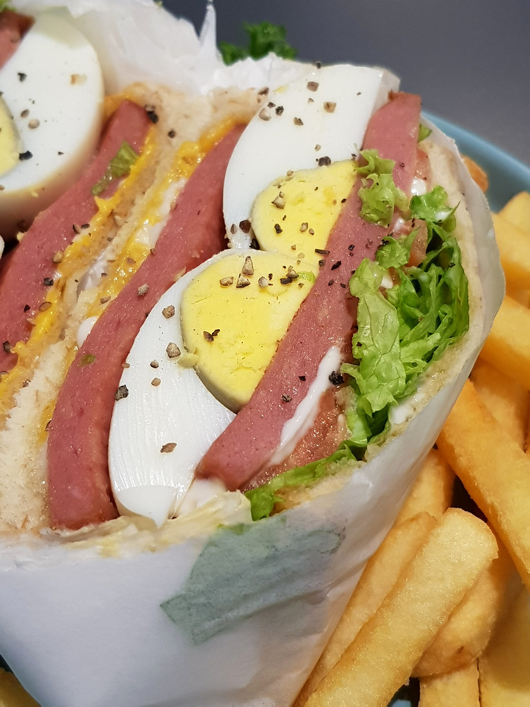 午餐肉雞蛋三明治 Egg w/Spam sandwich w/Fries rm$16.90 @ 約一週 Time-Off Cafe USJ10
