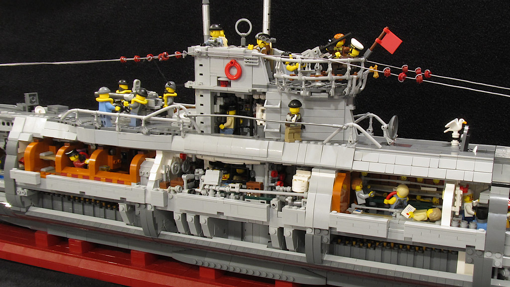 calificación pasar por alto Nominación This stunning U-Boat has roughly 15,000 LEGO pieces and removable hull  panels - The Brothers Brick | The Brothers Brick