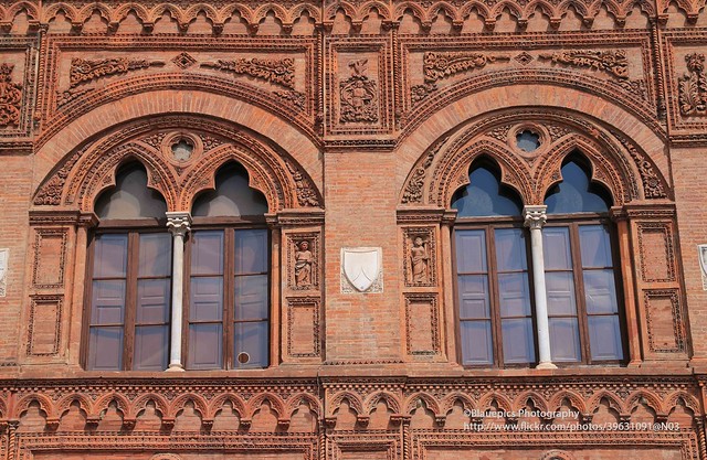 Pisa, Palazzo Agostini, windows
