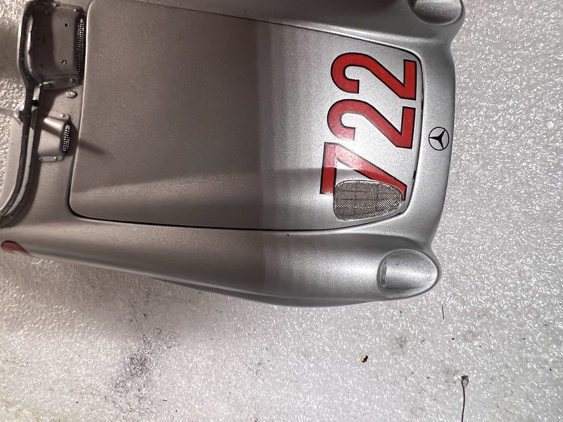 [REVELL] MERCEDES BENZ 300 SLR Mille milles 1955 numéro 722  pilotée par Sir Stirling MOSS Réf 7204 - Page 9 52173194175_52d12f0b5e_c