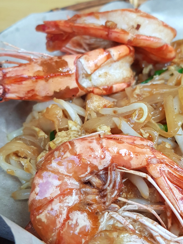 炒泰式大蝦炒粿條 Stir Fried Thai Kuey Teow with Prawn rm$10.50 @ Moo-Ka-Ta Krua Thai BBQ Steamboat Restaurant SS15
